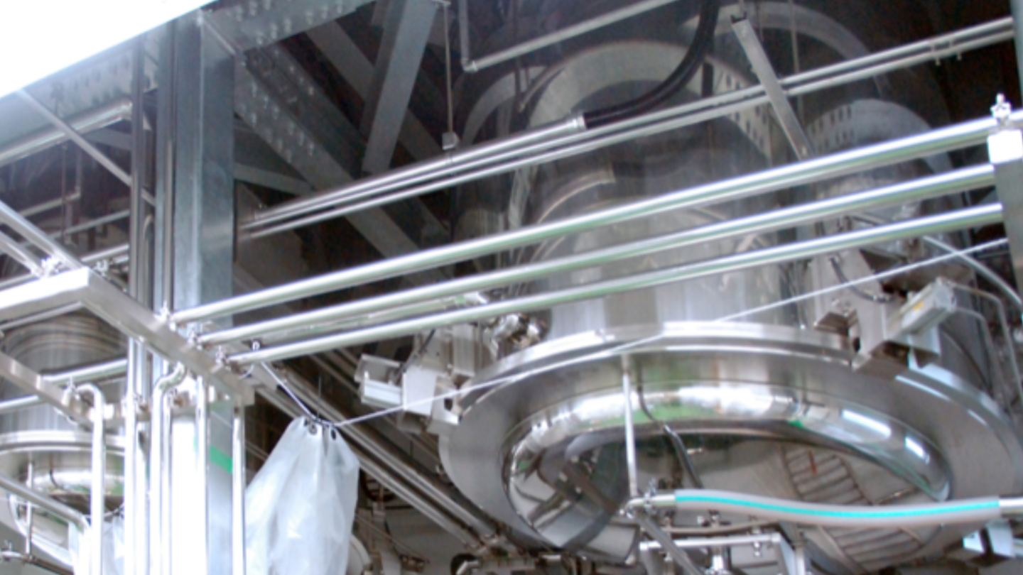 Large extraction tanks. In the production of LEM [shiitake mushroom mycelia culture medium extract] and MAK [Mannentake mushroom (Ganoderma lucidum) mycelia culture medium extract], thorough control is required for production due to the long incubation period of solid culture medium.
