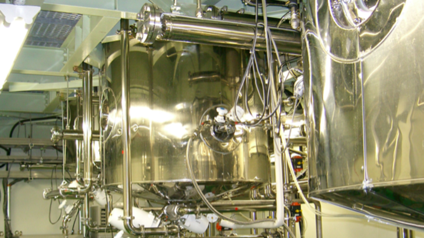 Large liquid culture tank. To be in harmony with nature and to be on the cutting edge. That is the product policy of Noda Shokukin Kogyo Co., Ltd. for natural health foods of natural origin.